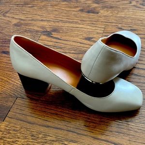 Ladies size 8 J Crew Pumps